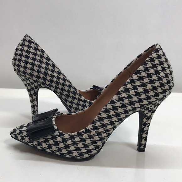 APT. 9 Black & White Houndstooth Pump with Patent Leather Bow - Picture 5 of 5